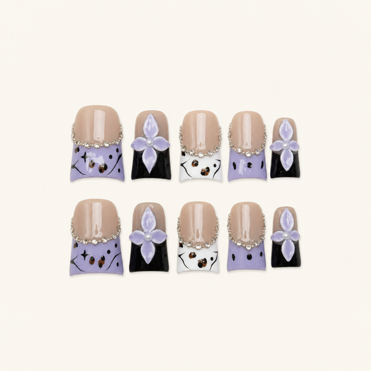 Regal Tapestry – Main Character Silver Chain Square Press-On Nails