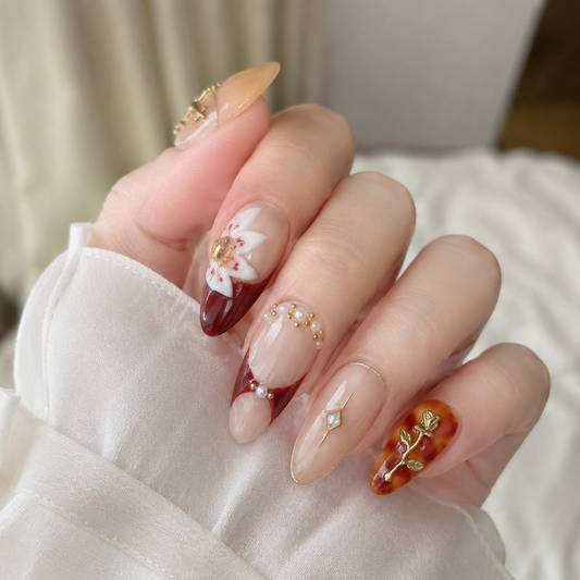Royal Relic – Main Character Gold Chrome Stiletto Press-On Nails