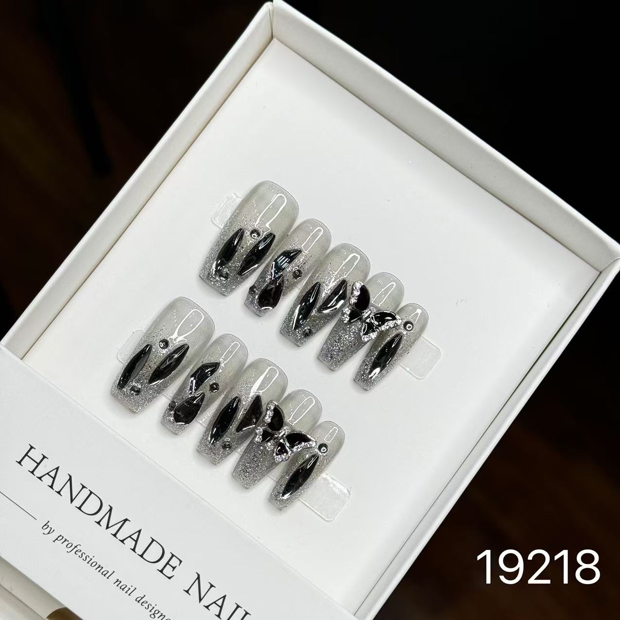 19218 Noir Papillon