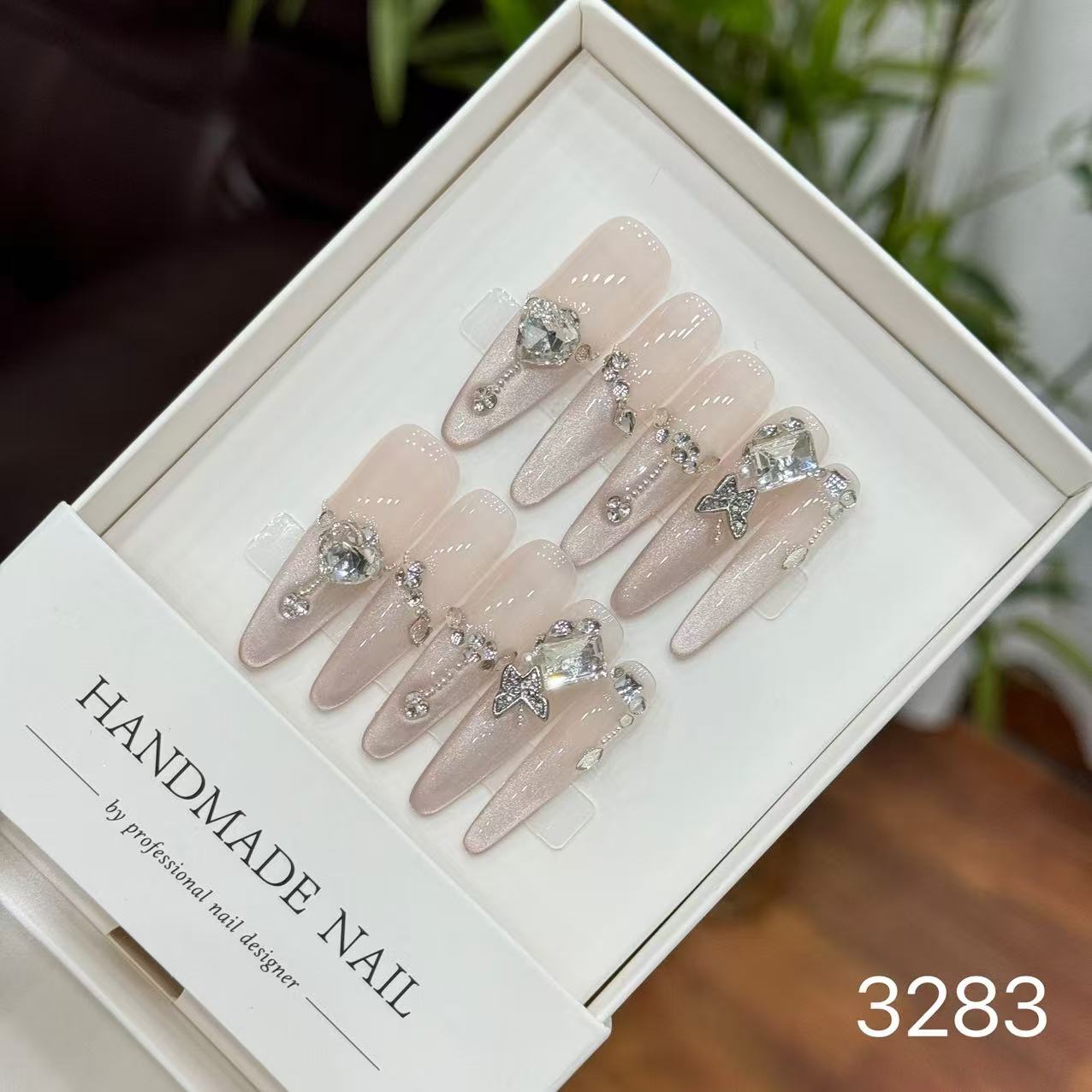 3283 Debutante