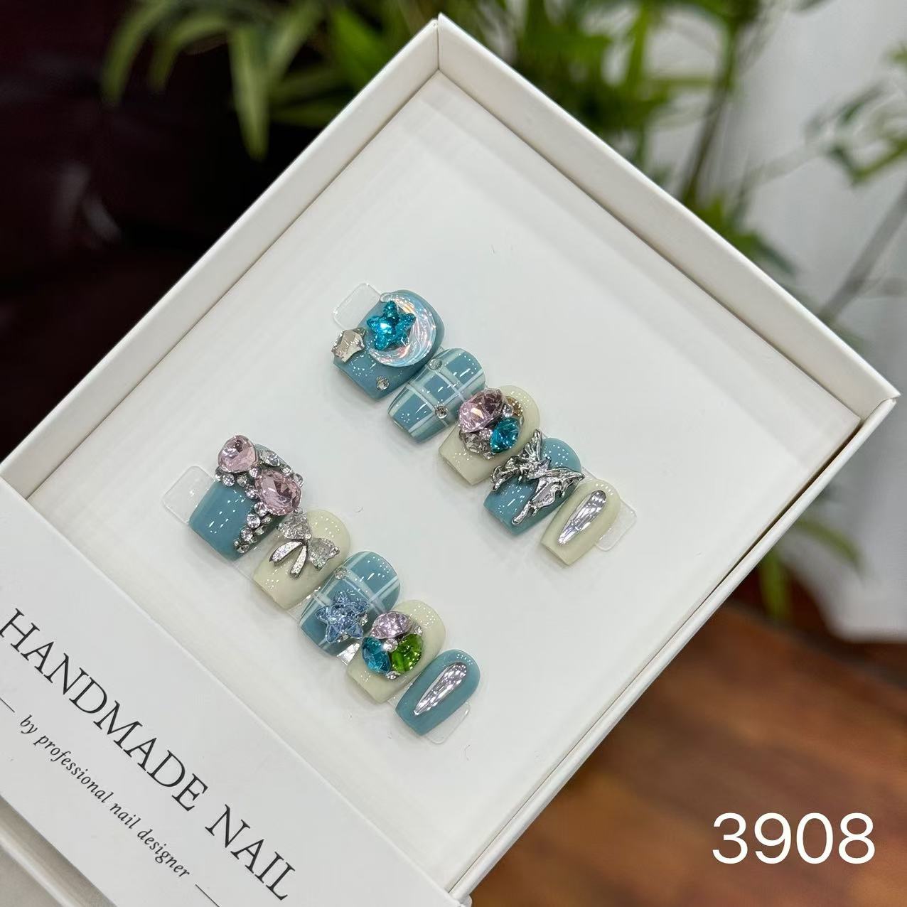 3908 "Grandeur Gerbera"