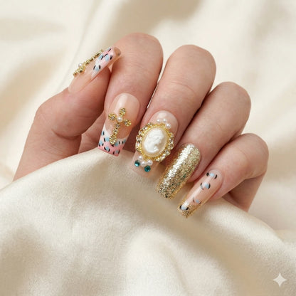 Cameo Heiress – Vintage Baroque Press-On Nails